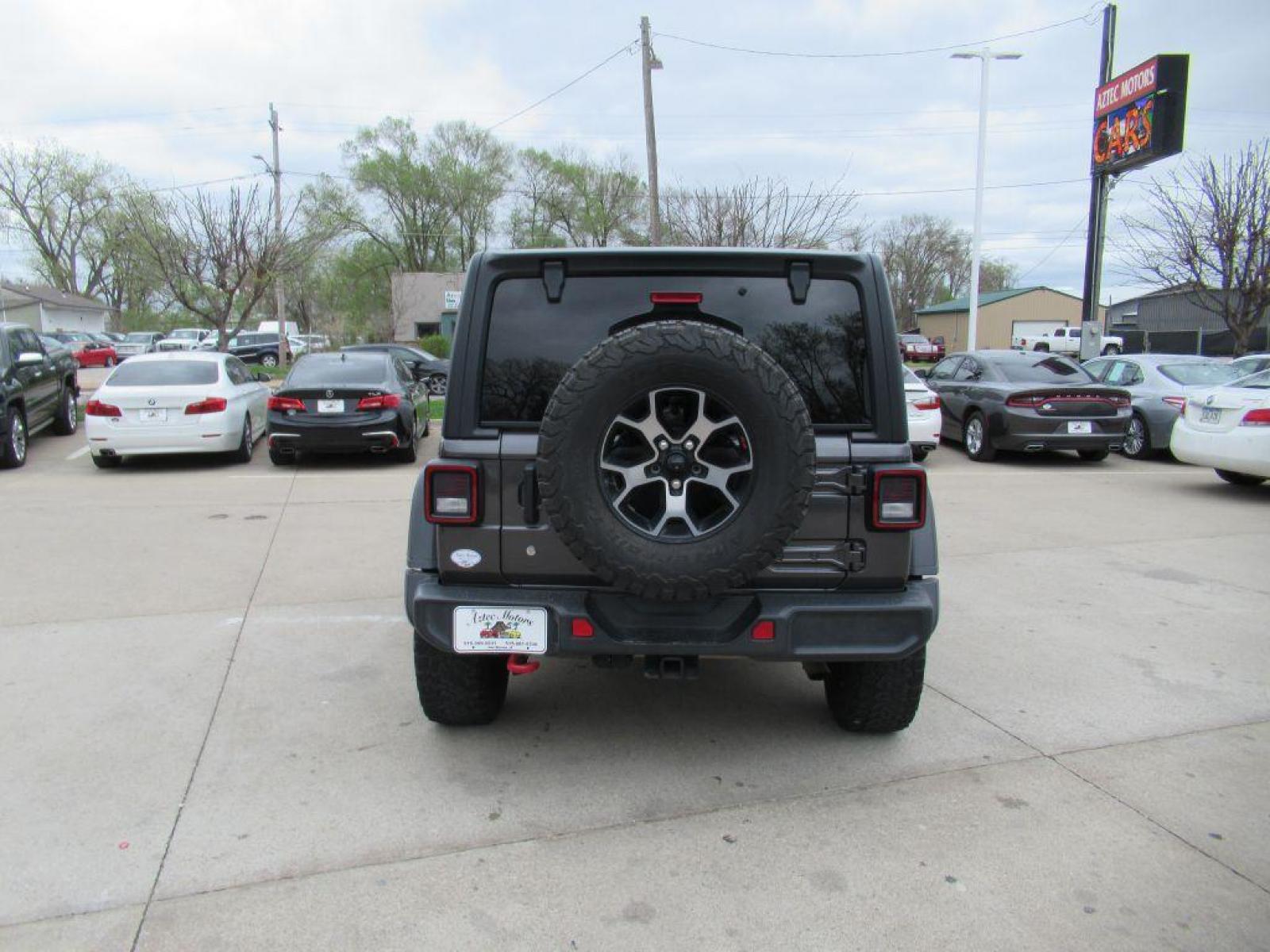2018 GRAY JEEP WRANGLER UNLIMI RUBICON (1C4HJXFG3JW) with an 3.6L engine, Automatic transmission, located at 908 SE 14th Street, Des Moines, IA, 50317, (515) 281-0330, 41.580303, -93.597046 - Photo #5