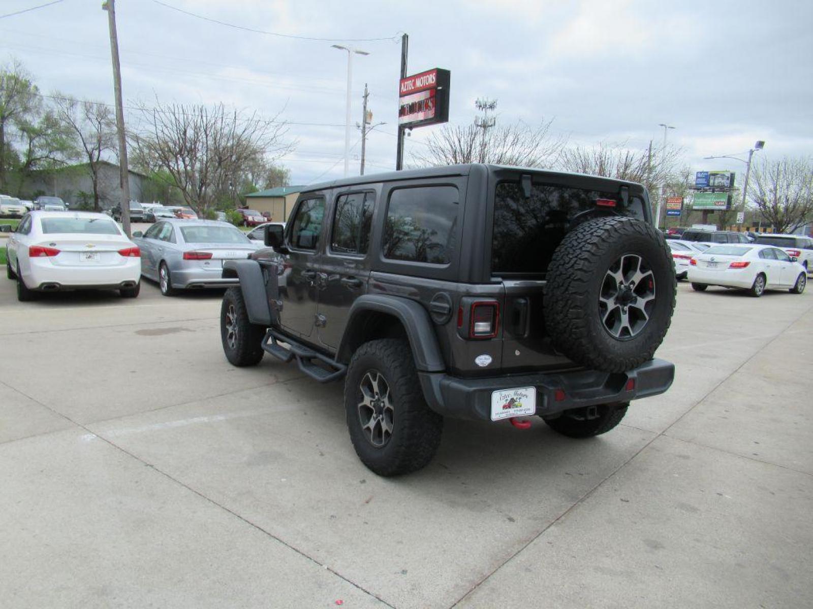 2018 GRAY JEEP WRANGLER UNLIMI RUBICON (1C4HJXFG3JW) with an 3.6L engine, Automatic transmission, located at 908 SE 14th Street, Des Moines, IA, 50317, (515) 281-0330, 41.580303, -93.597046 - Photo #6