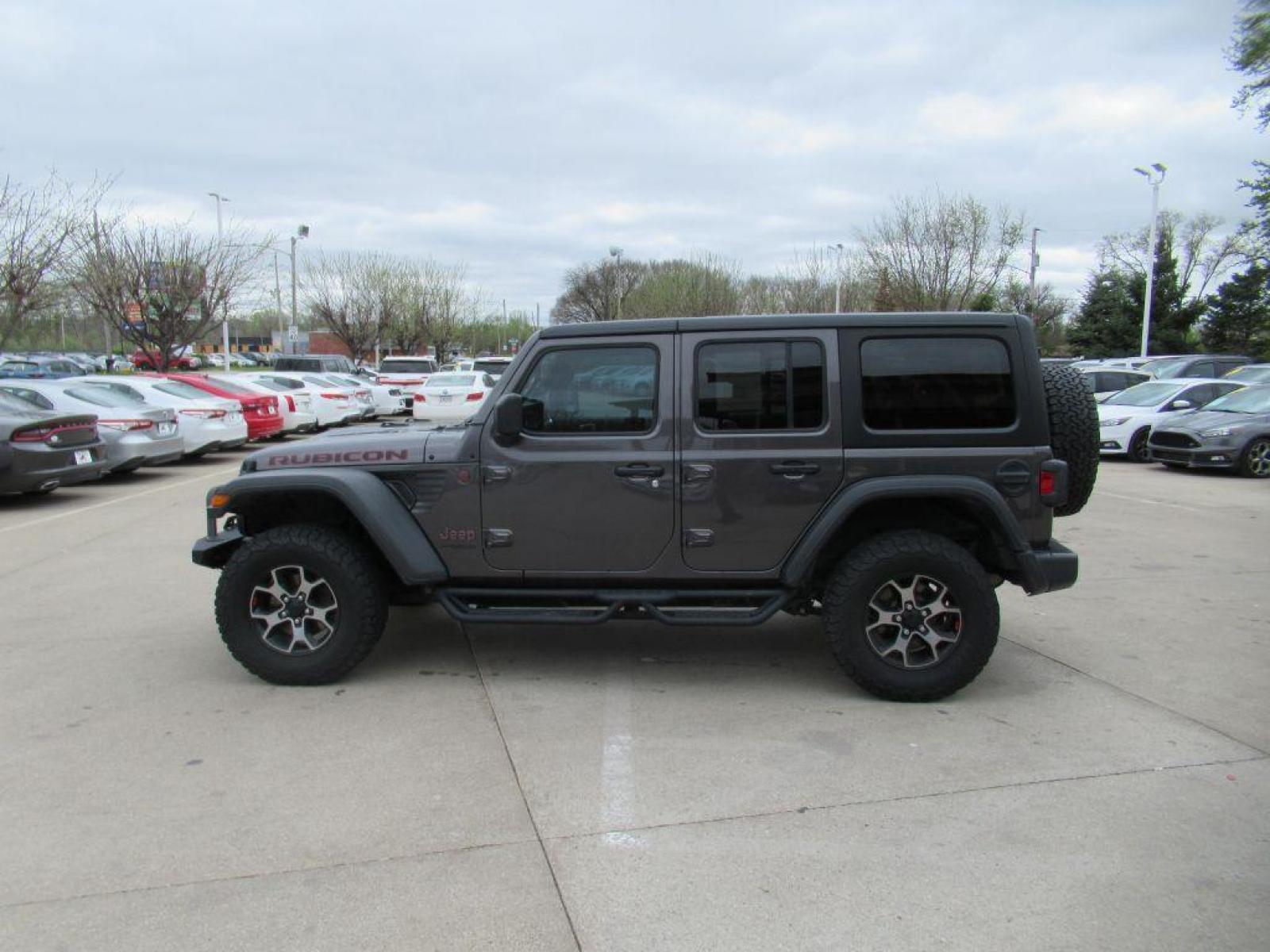 2018 GRAY JEEP WRANGLER UNLIMI RUBICON (1C4HJXFG3JW) with an 3.6L engine, Automatic transmission, located at 908 SE 14th Street, Des Moines, IA, 50317, (515) 281-0330, 41.580303, -93.597046 - Photo #7