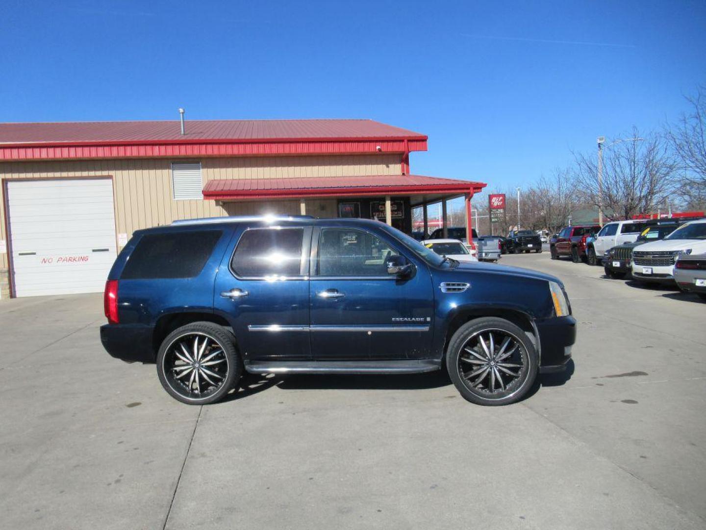 2007 BLUE CADILLAC ESCALADE LUXURY (1GYFK63827R) with an 6.2L engine, Automatic transmission, located at 908 SE 14th Street, Des Moines, IA, 50317, (515) 281-0330, 41.580303, -93.597046 - Photo#3