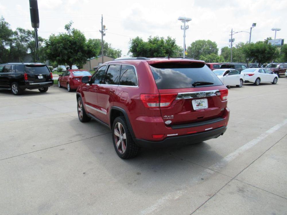 2011 RED JEEP GRAND CHEROKEE LAREDO (1J4RR4GGXBC) with an 3.6L engine, Automatic transmission, located at 908 SE 14th Street, Des Moines, IA, 50317, (515) 281-0330, 41.580303, -93.597046 - Photo #6