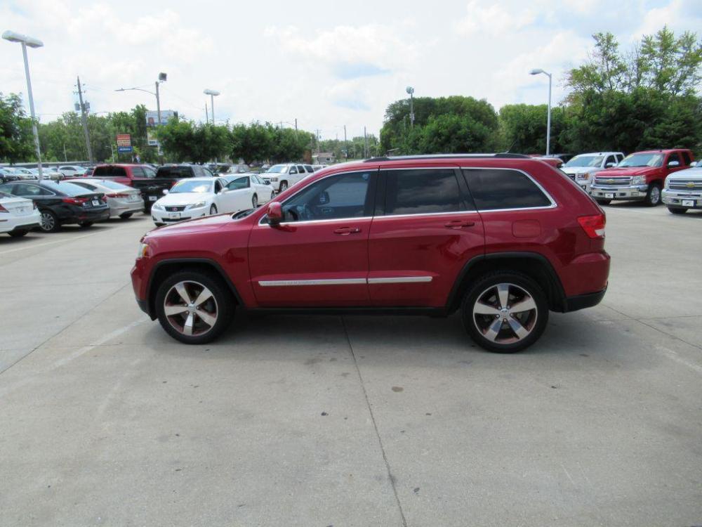 2011 RED JEEP GRAND CHEROKEE LAREDO (1J4RR4GGXBC) with an 3.6L engine, Automatic transmission, located at 908 SE 14th Street, Des Moines, IA, 50317, (515) 281-0330, 41.580303, -93.597046 - Photo #7