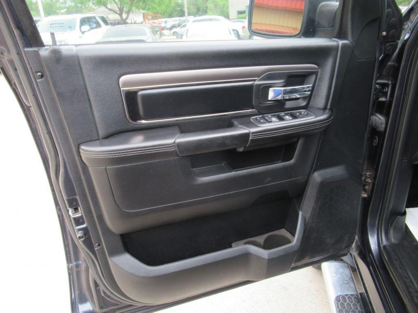2013 GRAY RAM 1500 SPORT (1C6RR7MT9DS) with an 5.7L engine, Automatic transmission, located at 908 SE 14th Street, Des Moines, IA, 50317, (515) 281-0330, 41.580303, -93.597046 - Photo#9