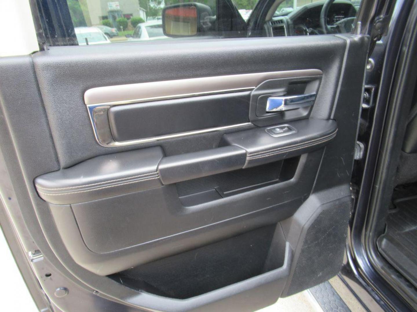 2013 GRAY RAM 1500 SPORT (1C6RR7MT9DS) with an 5.7L engine, Automatic transmission, located at 908 SE 14th Street, Des Moines, IA, 50317, (515) 281-0330, 41.580303, -93.597046 - Photo#10