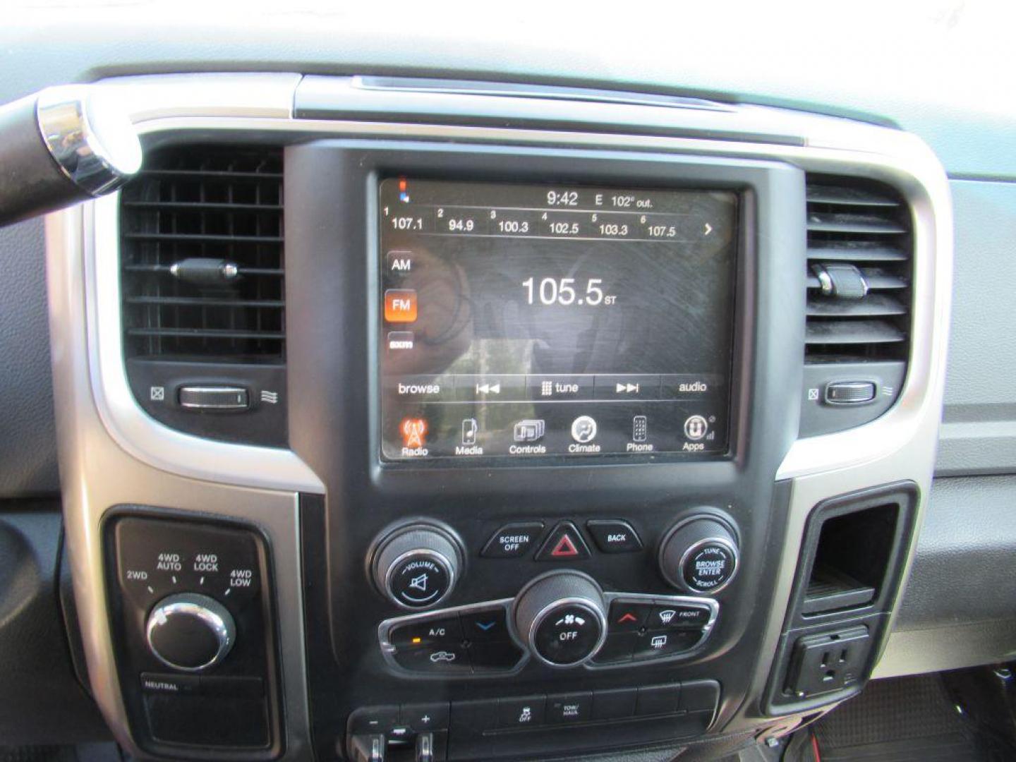 2013 SILVER RAM QUAD CAB 1500 SLT (1C6RR7GT6DS) with an 5.7L engine, Automatic transmission, located at 908 SE 14th Street, Des Moines, IA, 50317, (515) 281-0330, 41.580303, -93.597046 - Photo#20