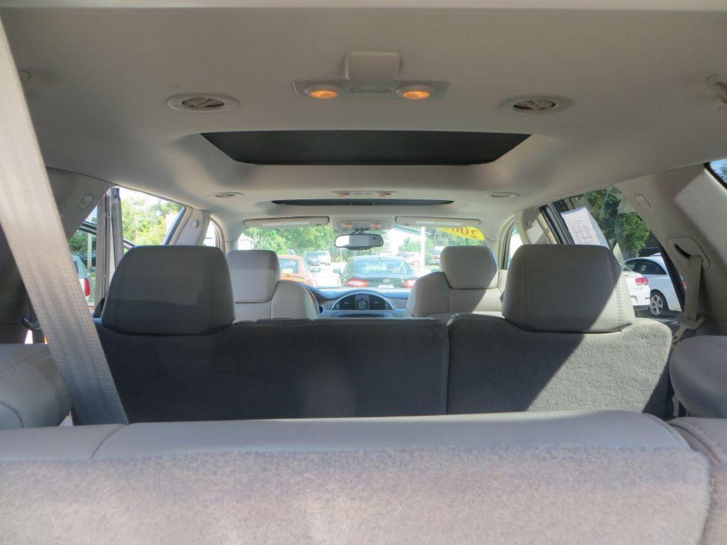 2008 SILVER BUICK ENCLAVE CXL (5GAER23758J) with an 3.6L engine, Automatic transmission, located at 908 SE 14th Street, Des Moines, IA, 50317, (515) 281-0330, 41.580303, -93.597046 - Photo#15