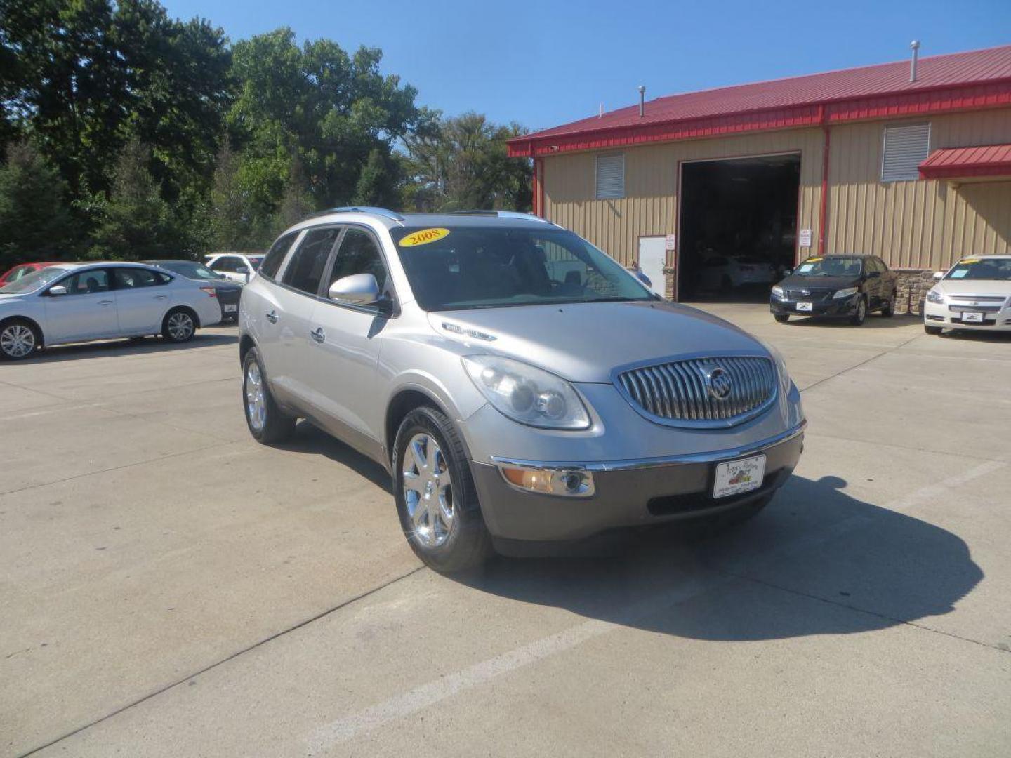2008 SILVER BUICK ENCLAVE CXL (5GAER23758J) with an 3.6L engine, Automatic transmission, located at 908 SE 14th Street, Des Moines, IA, 50317, (515) 281-0330, 41.580303, -93.597046 - Photo#2