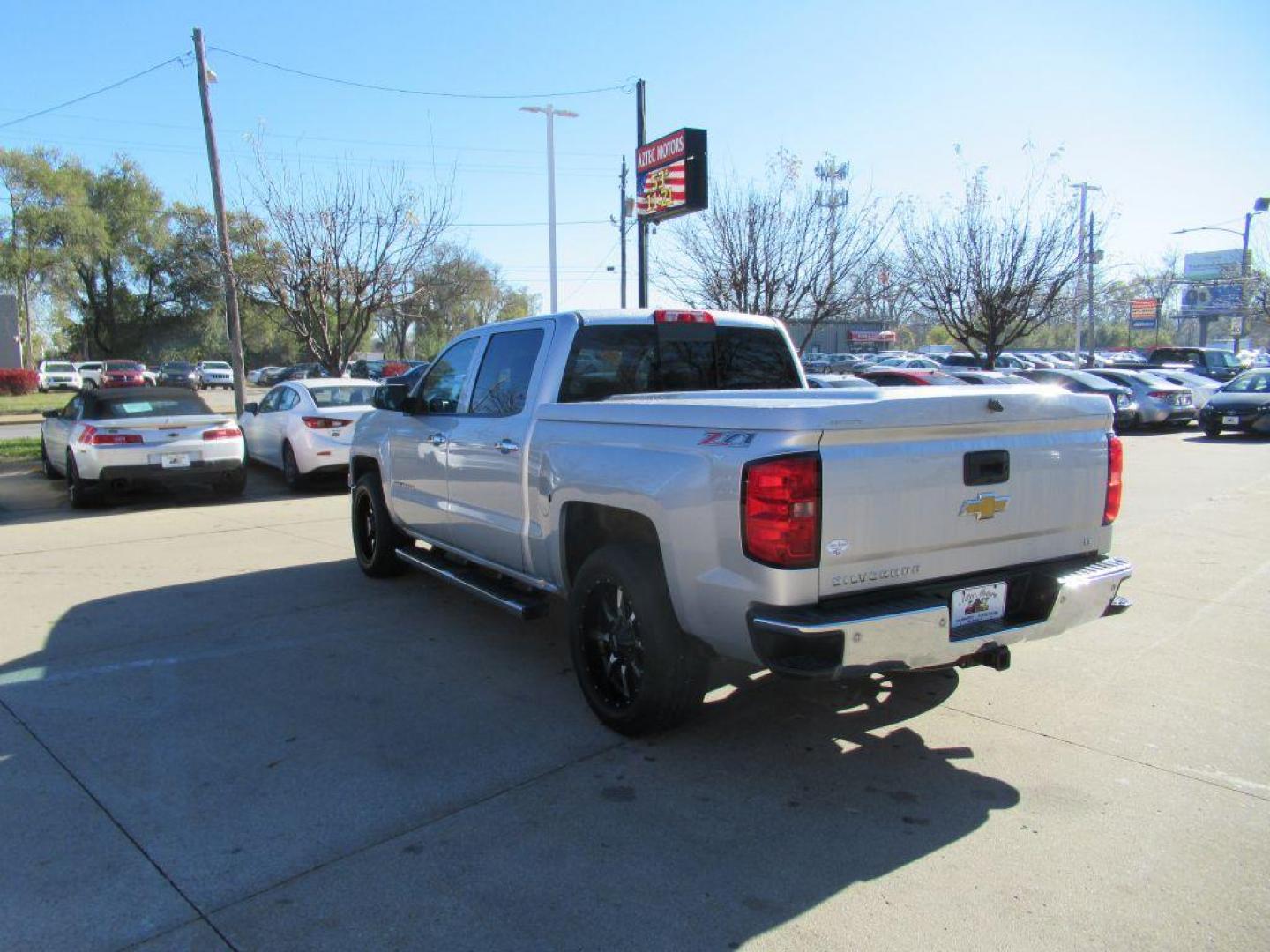 2014 SILVER CHEVROLET SILVERADO 1500 LT (3GCUKREH2EG) with an 4.3L engine, Automatic transmission, located at 908 SE 14th Street, Des Moines, IA, 50317, (515) 281-0330, 41.580303, -93.597046 - Photo#6