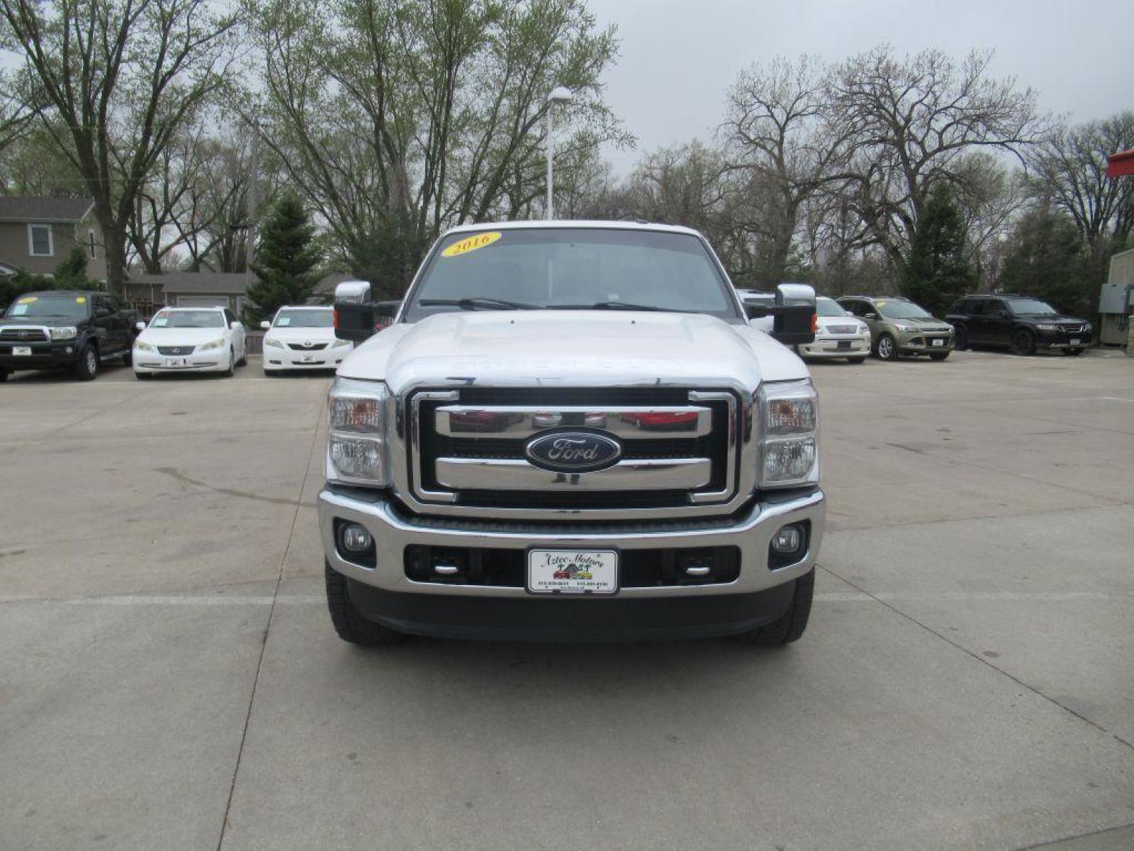 2016 WHITE FORD F250 SUPER DUTY LARIAT (1FT7W2BT7GE) with an 6.7L engine, Automatic transmission, located at 908 SE 14th Street, Des Moines, IA, 50317, (515) 281-0330, 41.580303, -93.597046 - Photo #1