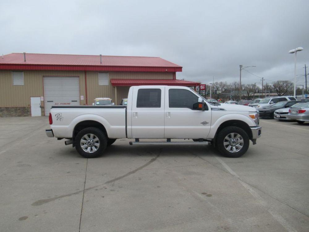 2016 WHITE FORD F250 SUPER DUTY LARIAT (1FT7W2BT7GE) with an 6.7L engine, Automatic transmission, located at 908 SE 14th Street, Des Moines, IA, 50317, (515) 281-0330, 41.580303, -93.597046 - Photo #3