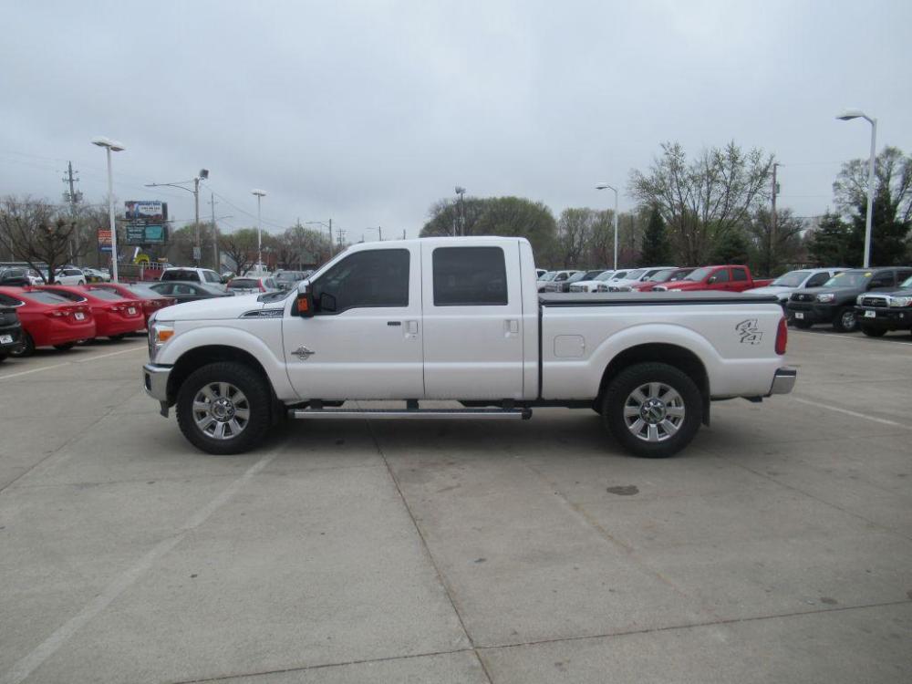 2016 WHITE FORD F250 SUPER DUTY LARIAT (1FT7W2BT7GE) with an 6.7L engine, Automatic transmission, located at 908 SE 14th Street, Des Moines, IA, 50317, (515) 281-0330, 41.580303, -93.597046 - Photo #7