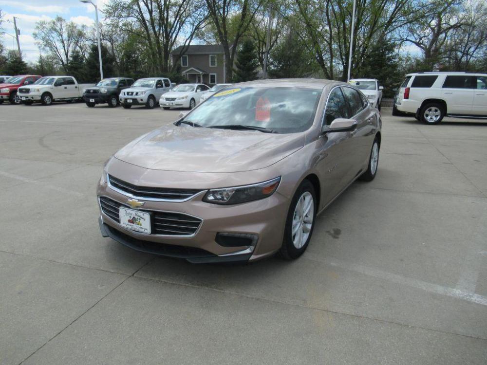 2018 BEIGE CHEVROLET MALIBU LT (1G1ZD5ST6JF) with an 1.5L engine, Automatic transmission, located at 908 SE 14th Street, Des Moines, IA, 50317, (515) 281-0330, 41.580303, -93.597046 - Photo #0