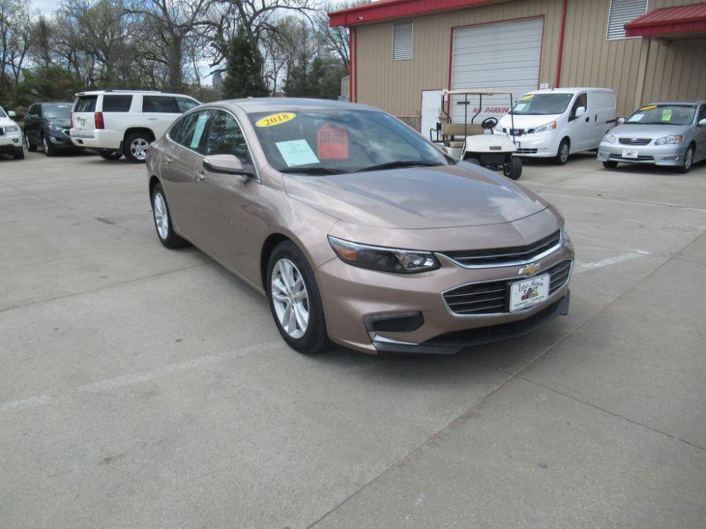 2018 BEIGE CHEVROLET MALIBU LT (1G1ZD5ST6JF) with an 1.5L engine, Automatic transmission, located at 908 SE 14th Street, Des Moines, IA, 50317, (515) 281-0330, 41.580303, -93.597046 - Photo #2