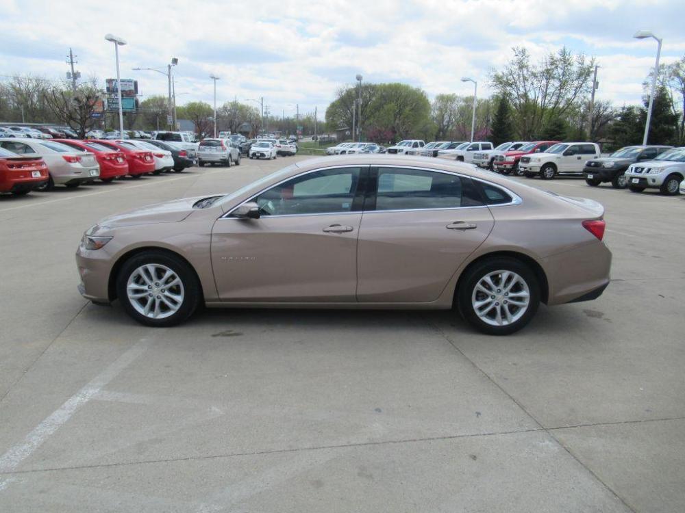 2018 BEIGE CHEVROLET MALIBU LT (1G1ZD5ST6JF) with an 1.5L engine, Automatic transmission, located at 908 SE 14th Street, Des Moines, IA, 50317, (515) 281-0330, 41.580303, -93.597046 - Photo #7