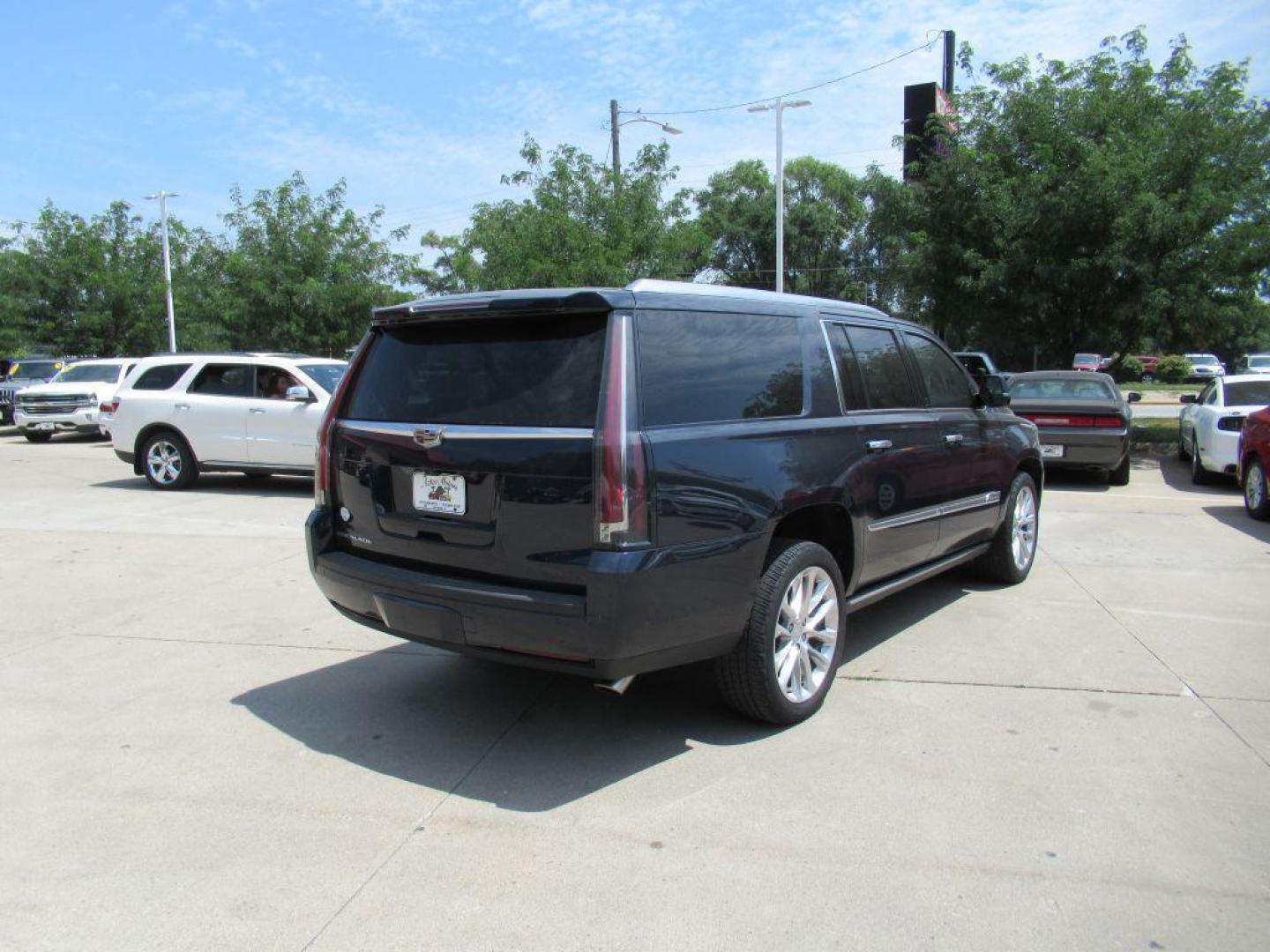 2018 BLUE CADILLAC ESCALADE ESV PREMIUM LUX (1GYS4JKJ1JR) with an 6.2L engine, Automatic transmission, located at 908 SE 14th Street, Des Moines, IA, 50317, (515) 281-0330, 41.580303, -93.597046 - Photo#4