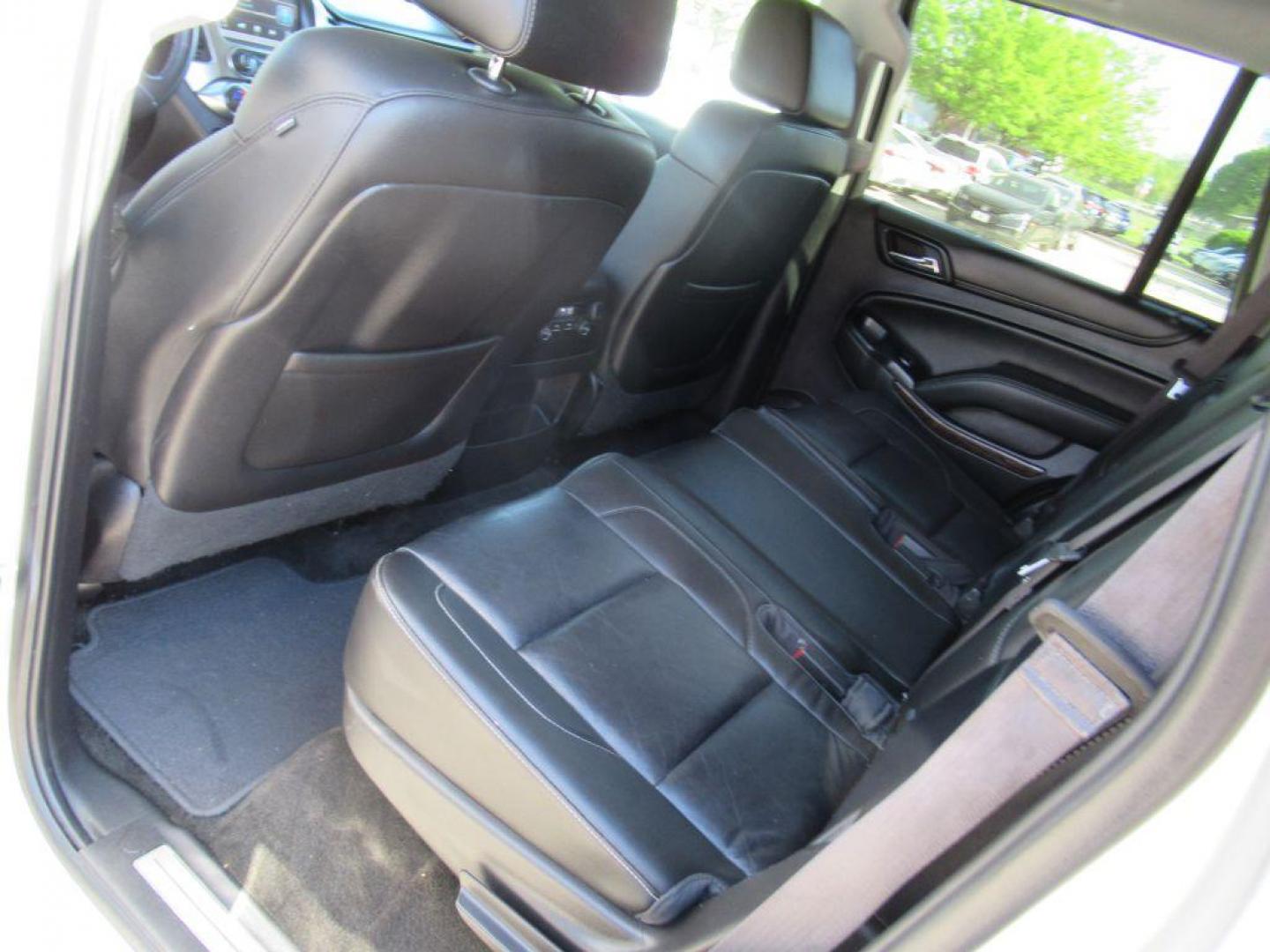 2015 SILVER CHEVROLET TAHOE 1500 LT (1GNSCBKC1FR) with an 5.3L engine, Automatic transmission, located at 908 SE 14th Street, Des Moines, IA, 50317, (515) 281-0330, 41.580303, -93.597046 - Photo#16