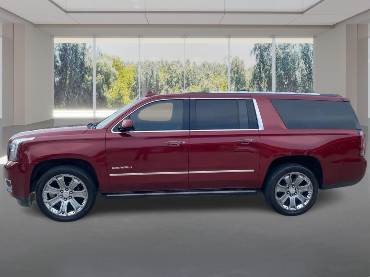 2017 MARRON GMC YUKON XL DENALI (1GKS2HKJ2HR) with an 6.2L engine, Automatic transmission, located at 908 SE 14th Street, Des Moines, IA, 50317, (515) 281-0330, 41.580303, -93.597046- Photo#5