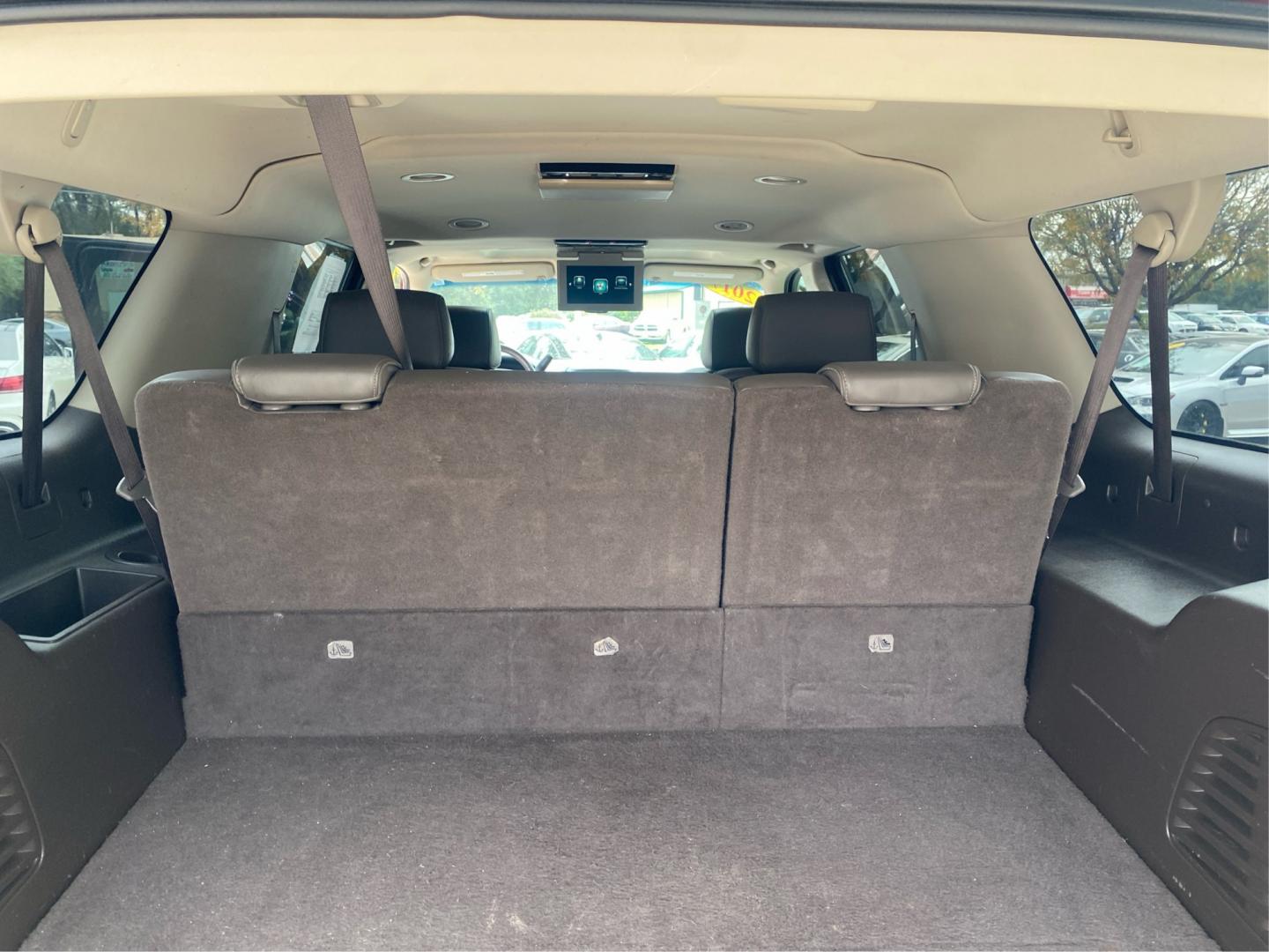 2017 MARRON GMC YUKON XL DENALI (1GKS2HKJ2HR) with an 6.2L engine, Automatic transmission, located at 908 SE 14th Street, Des Moines, IA, 50317, (515) 281-0330, 41.580303, -93.597046- Photo#12