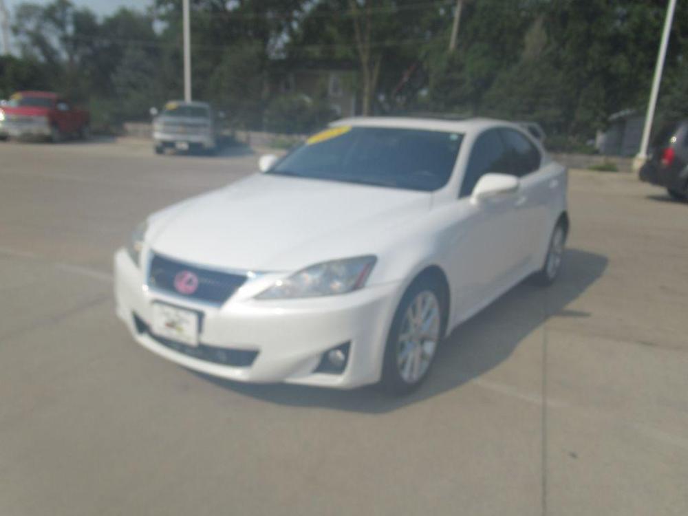 2011 WHITE LEXUS IS 250 (JTHCF5C29B5) with an 2.5L engine, Automatic transmission, located at 908 SE 14th Street, Des Moines, IA, 50317, (515) 281-0330, 41.580303, -93.597046 - Photo #0