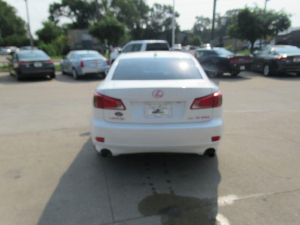 2011 WHITE LEXUS IS 250 (JTHCF5C29B5) with an 2.5L engine, Automatic transmission, located at 908 SE 14th Street, Des Moines, IA, 50317, (515) 281-0330, 41.580303, -93.597046 - Photo #5