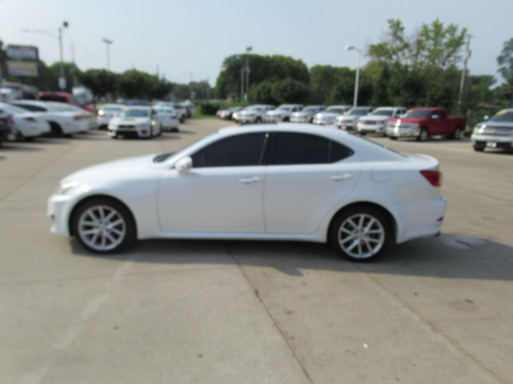 2011 WHITE LEXUS IS 250 (JTHCF5C29B5) with an 2.5L engine, Automatic transmission, located at 908 SE 14th Street, Des Moines, IA, 50317, (515) 281-0330, 41.580303, -93.597046 - Photo #7