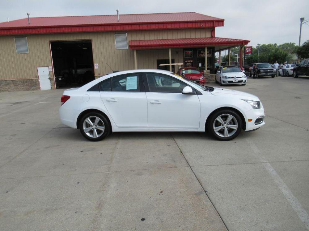 2015 WHITE CHEVROLET CRUZE LT (1G1PE5SB8F7) with an 1.4L engine, Automatic transmission, located at 908 SE 14th Street, Des Moines, IA, 50317, (515) 281-0330, 41.580303, -93.597046 - Photo #3