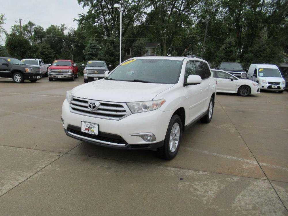 2011 WHITE TOYOTA HIGHLANDER BASE (5TDBK3EHXBS) with an 3.5L engine, Automatic transmission, located at 908 SE 14th Street, Des Moines, IA, 50317, (515) 281-0330, 41.580303, -93.597046 - Photo #0