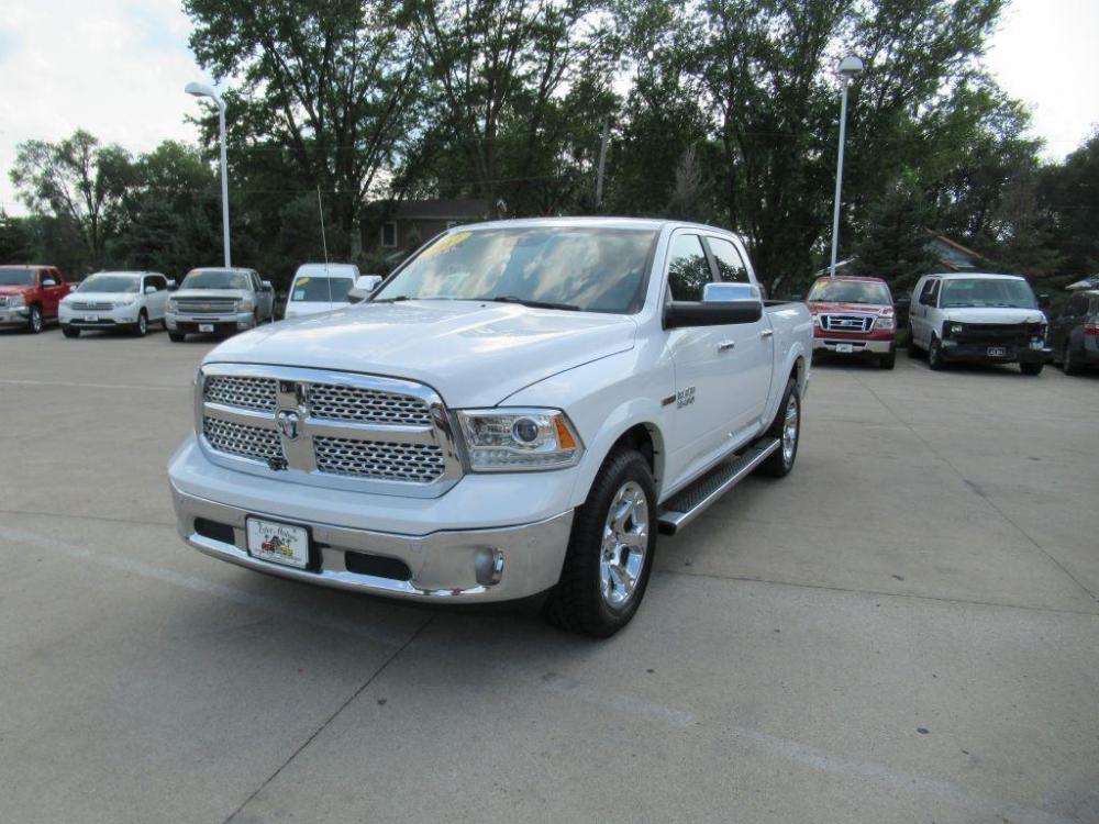 2017 WHITE RAM 1500 LARAMIE (1C6RR7NM1HS) with an 3.0L engine, Automatic transmission, located at 908 SE 14th Street, Des Moines, IA, 50317, (515) 281-0330, 41.580303, -93.597046 - Photo #0