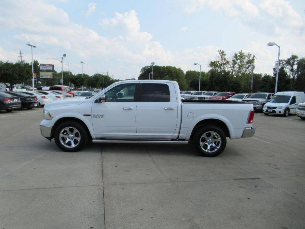2017 WHITE RAM 1500 LARAMIE (1C6RR7NM1HS) with an 3.0L engine, Automatic transmission, located at 908 SE 14th Street, Des Moines, IA, 50317, (515) 281-0330, 41.580303, -93.597046 - Photo #7