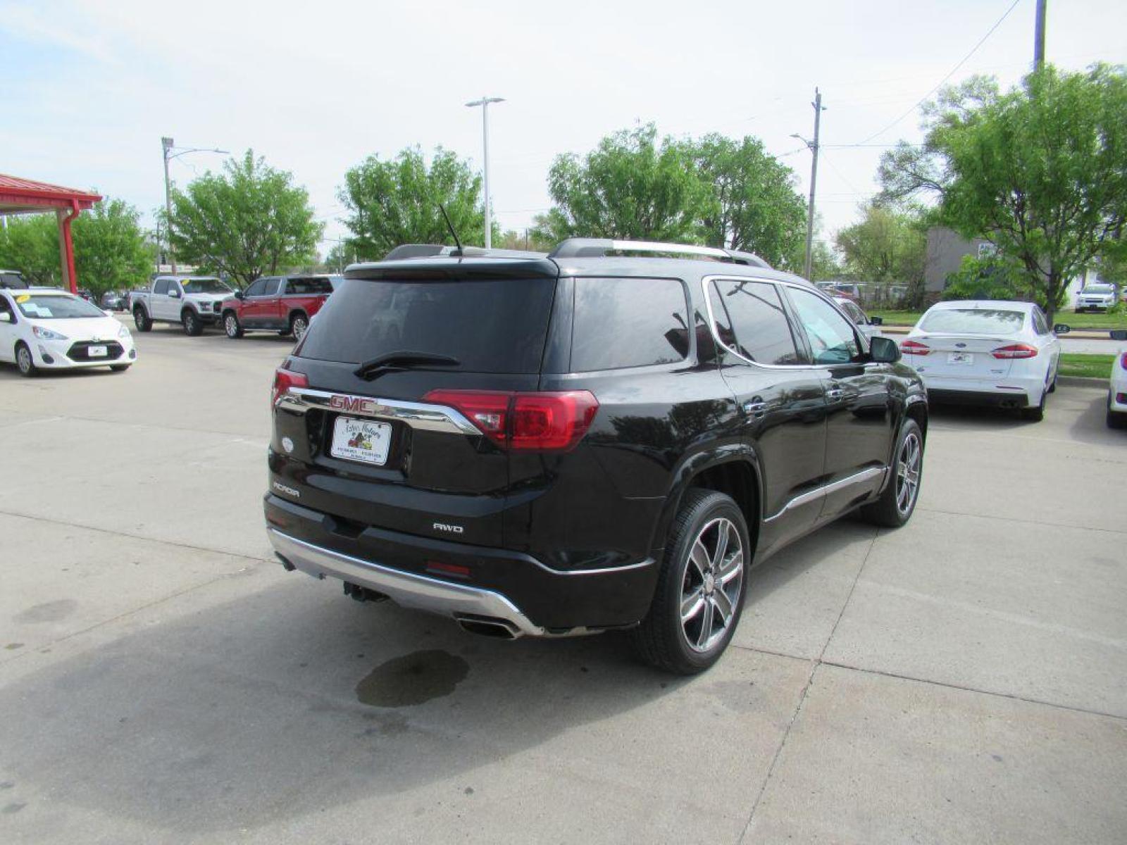 2017 BLACK GMC ACADIA DENALI (1GKKNXLS5HZ) with an 3.6L engine, Automatic transmission, located at 908 SE 14th Street, Des Moines, IA, 50317, (515) 281-0330, 41.580303, -93.597046 - Photo #4