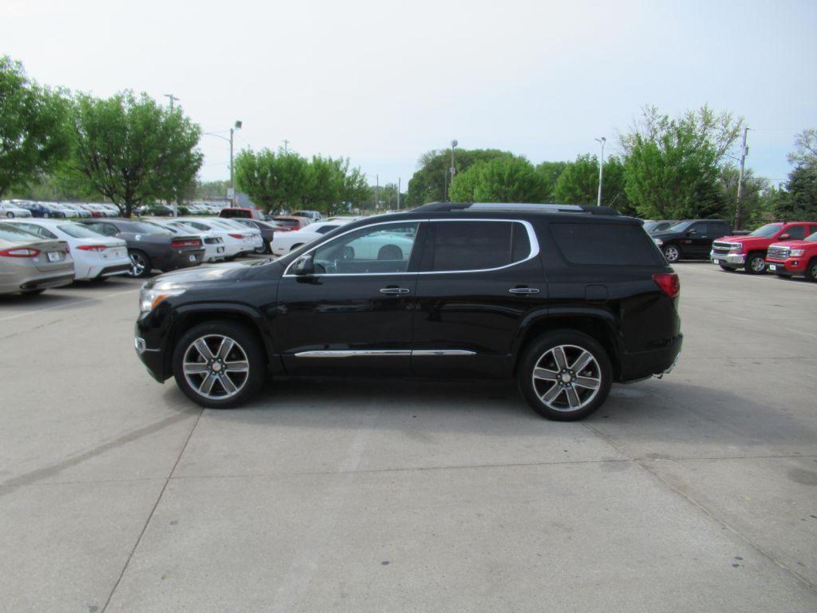 2017 BLACK GMC ACADIA DENALI (1GKKNXLS5HZ) with an 3.6L engine, Automatic transmission, located at 908 SE 14th Street, Des Moines, IA, 50317, (515) 281-0330, 41.580303, -93.597046 - Photo #7