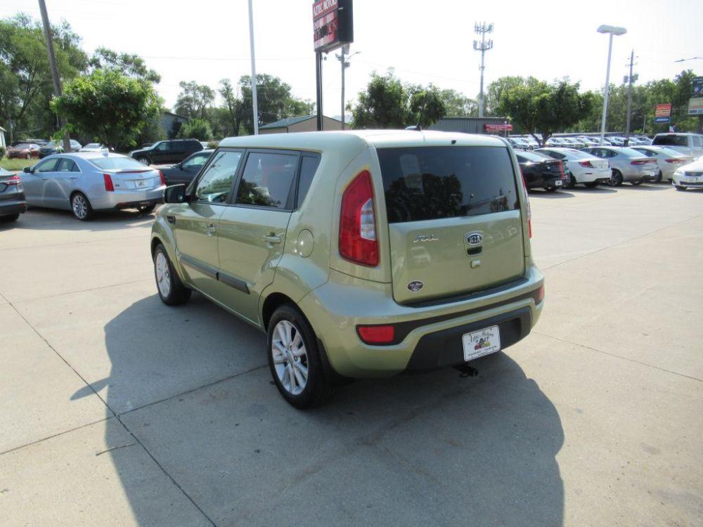 2012 GREEN KIA SOUL + (KNDJT2A61C7) with an 2.0L engine, Automatic transmission, located at 908 SE 14th Street, Des Moines, IA, 50317, (515) 281-0330, 41.580303, -93.597046 - Photo #2