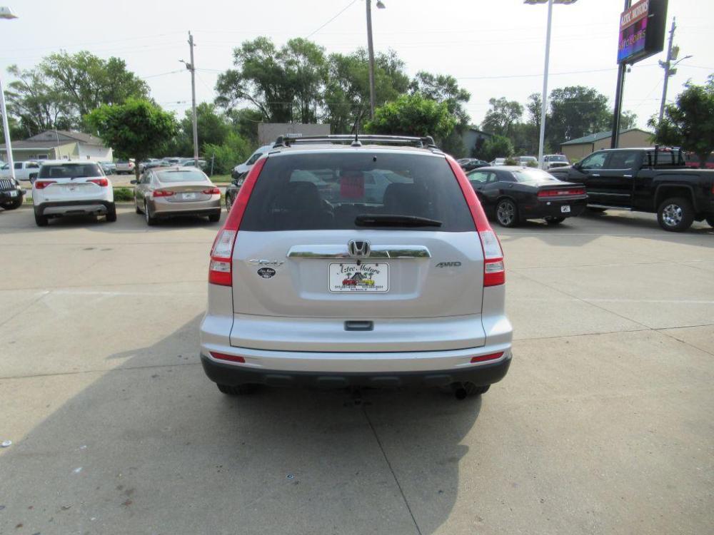 2011 SILVER HONDA CR-V EXL (5J6RE4H77BL) with an 2.4L engine, Automatic transmission, located at 908 SE 14th Street, Des Moines, IA, 50317, (515) 281-0330, 41.580303, -93.597046 - Photo #5