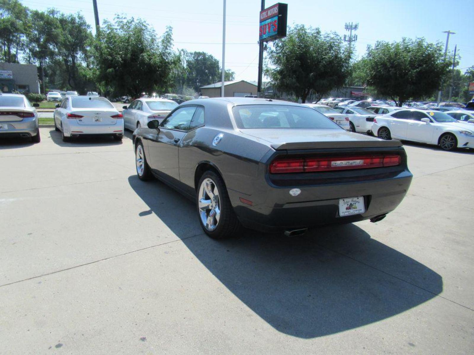 2013 GREY DODGE CHALLENGER SXT (2C3CDYAG0DH) with an 3.6L engine, Automatic transmission, located at 908 SE 14th Street, Des Moines, IA, 50317, (515) 281-0330, 41.580303, -93.597046 - Photo #6