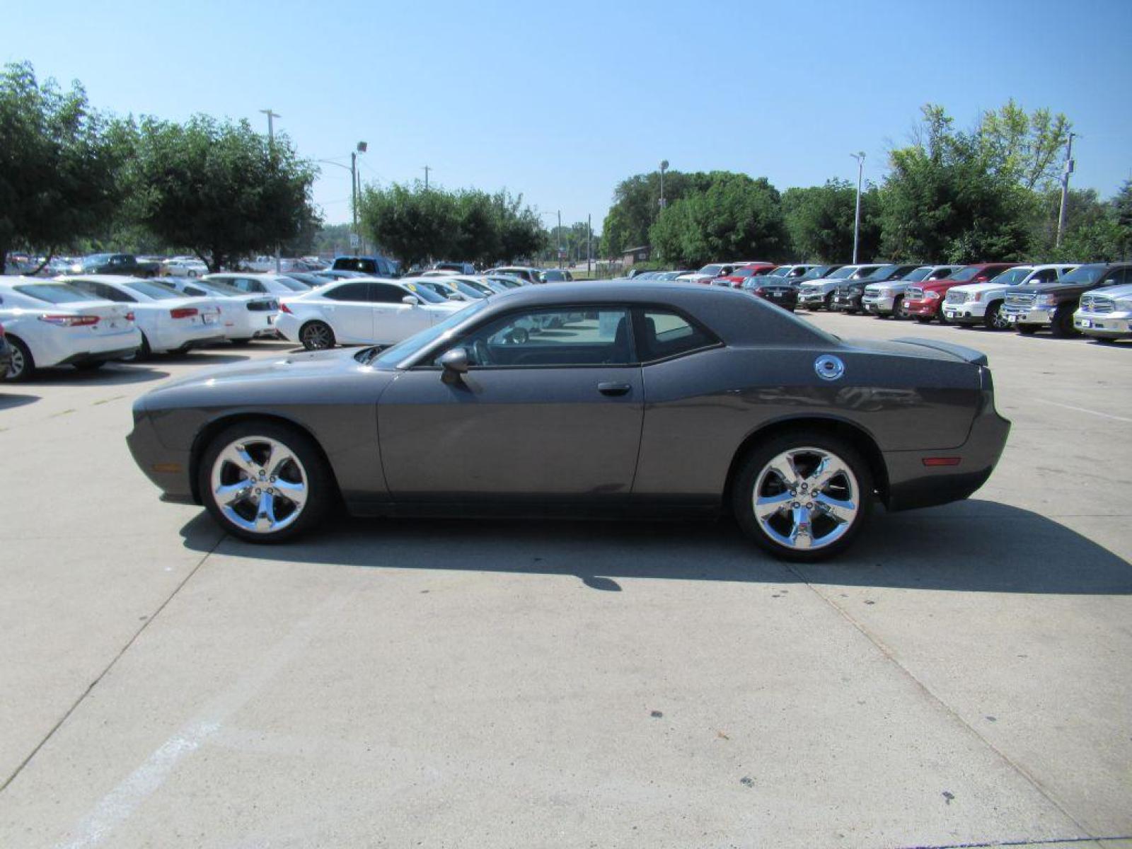 2013 GREY DODGE CHALLENGER SXT (2C3CDYAG0DH) with an 3.6L engine, Automatic transmission, located at 908 SE 14th Street, Des Moines, IA, 50317, (515) 281-0330, 41.580303, -93.597046 - Photo #7