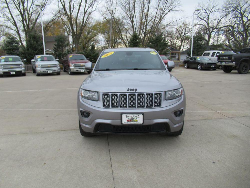 2015 SILVER JEEP GRAND CHEROKEE LAREDO (1C4RJFAG1FC) with an 3.6L engine, Automatic transmission, located at 908 SE 14th Street, Des Moines, IA, 50317, (515) 281-0330, 41.580303, -93.597046 - Photo #1