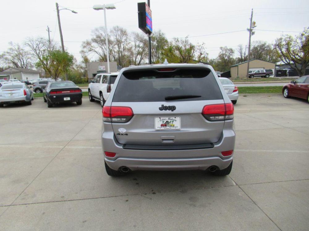2015 SILVER JEEP GRAND CHEROKEE LAREDO (1C4RJFAG1FC) with an 3.6L engine, Automatic transmission, located at 908 SE 14th Street, Des Moines, IA, 50317, (515) 281-0330, 41.580303, -93.597046 - Photo #5