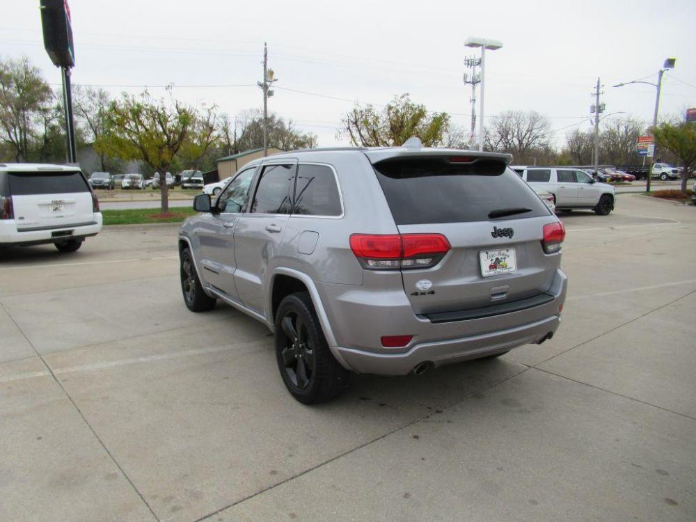 2015 SILVER JEEP GRAND CHEROKEE LAREDO (1C4RJFAG1FC) with an 3.6L engine, Automatic transmission, located at 908 SE 14th Street, Des Moines, IA, 50317, (515) 281-0330, 41.580303, -93.597046 - Photo #6