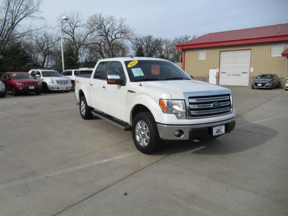 2013 WHITE FORD F150 SUPERCREW LARIAT (1FTFW1EFXDK) with an 5.0L engine, Automatic transmission, located at 908 SE 14th Street, Des Moines, IA, 50317, (515) 281-0330, 41.580303, -93.597046 - Photo #2
