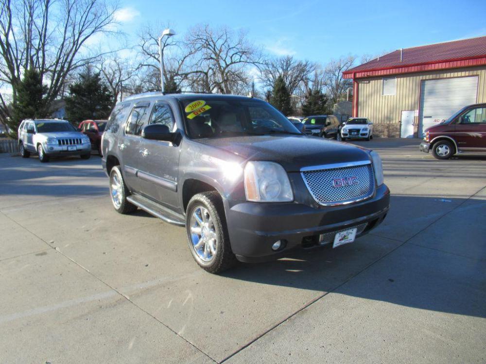 2008 BLUE GMC YUKON DENALI (1GKFK63858J) with an 6.2L engine, Automatic transmission, located at 908 SE 14th Street, Des Moines, IA, 50317, (515) 281-0330, 41.580303, -93.597046 - Photo #2