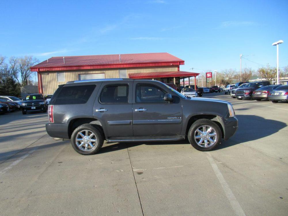 2008 BLUE GMC YUKON DENALI (1GKFK63858J) with an 6.2L engine, Automatic transmission, located at 908 SE 14th Street, Des Moines, IA, 50317, (515) 281-0330, 41.580303, -93.597046 - Photo #3