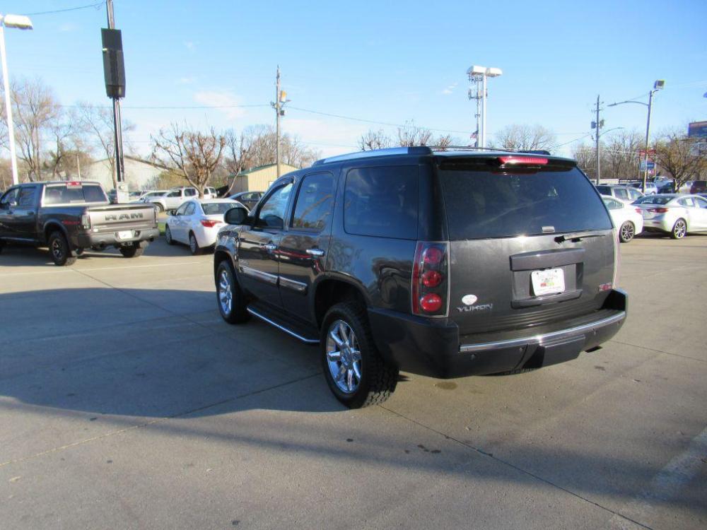 2008 BLUE GMC YUKON DENALI (1GKFK63858J) with an 6.2L engine, Automatic transmission, located at 908 SE 14th Street, Des Moines, IA, 50317, (515) 281-0330, 41.580303, -93.597046 - Photo #6