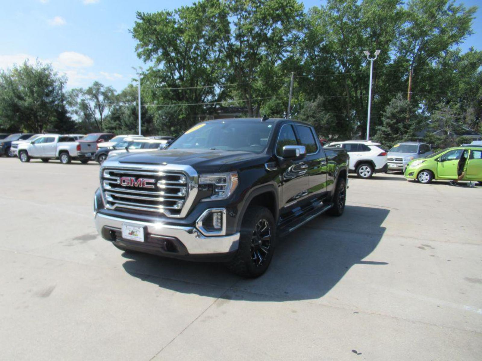 2019 BLACK GMC SIERRA 1500 SLT (1GTU9DED1KZ) with an 5.3L engine, Automatic transmission, located at 908 SE 14th Street, Des Moines, IA, 50317, (515) 281-0330, 41.580303, -93.597046 - Photo #0