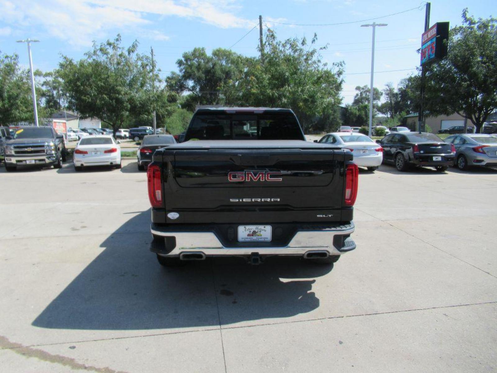 2019 BLACK GMC SIERRA 1500 SLT (1GTU9DED1KZ) with an 5.3L engine, Automatic transmission, located at 908 SE 14th Street, Des Moines, IA, 50317, (515) 281-0330, 41.580303, -93.597046 - Photo #5