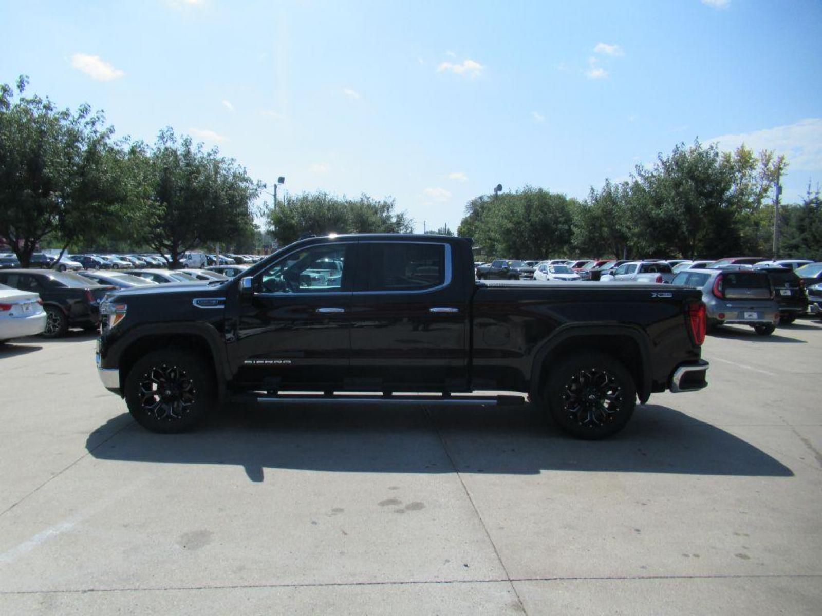 2019 BLACK GMC SIERRA 1500 SLT (1GTU9DED1KZ) with an 5.3L engine, Automatic transmission, located at 908 SE 14th Street, Des Moines, IA, 50317, (515) 281-0330, 41.580303, -93.597046 - Photo #7