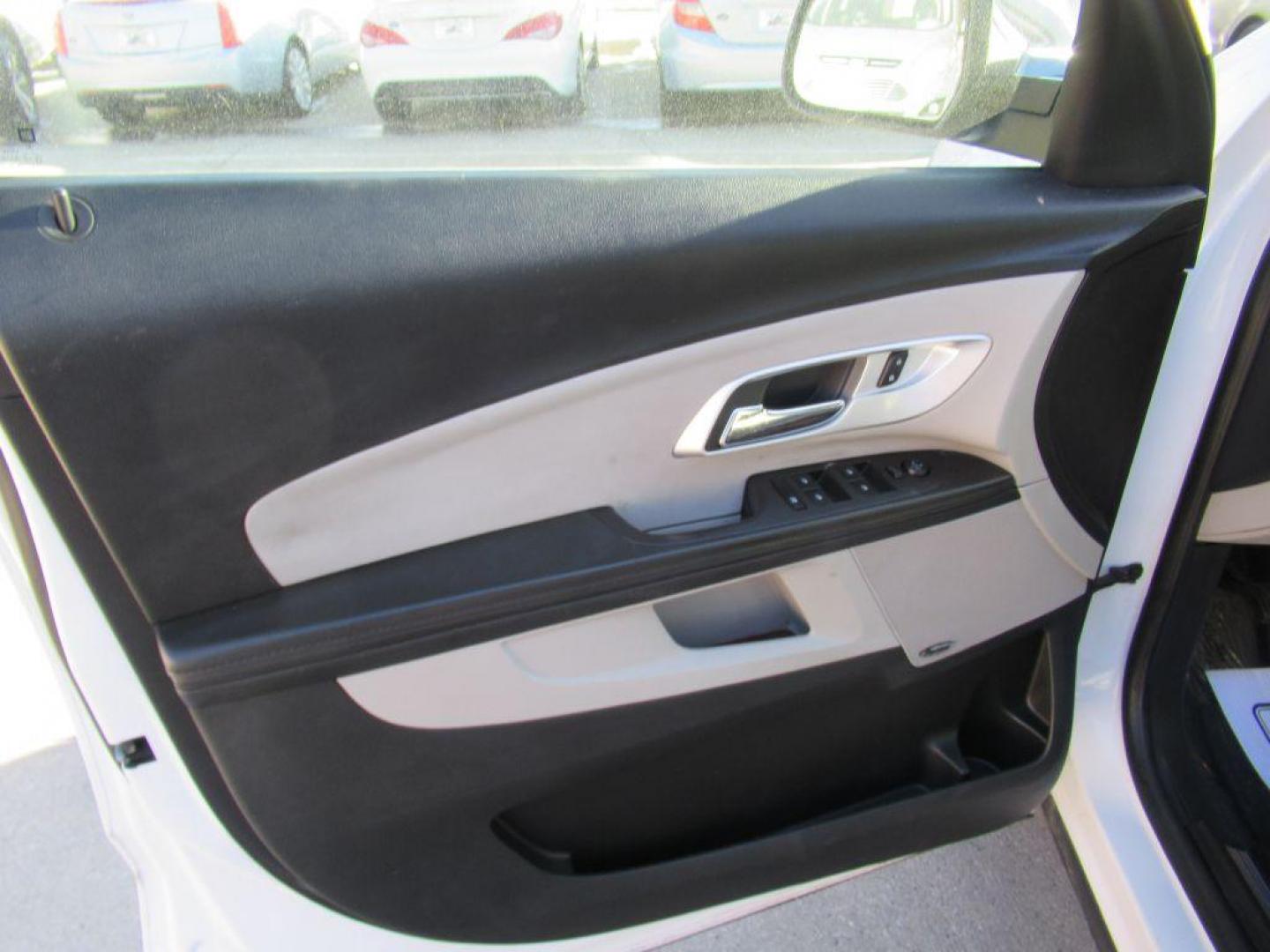 2016 WHITE CHEVROLET EQUINOX LTZ (2GNALDEK2G6) with an 2.4L engine, Automatic transmission, located at 908 SE 14th Street, Des Moines, IA, 50317, (515) 281-0330, 41.580303, -93.597046 - Photo#9