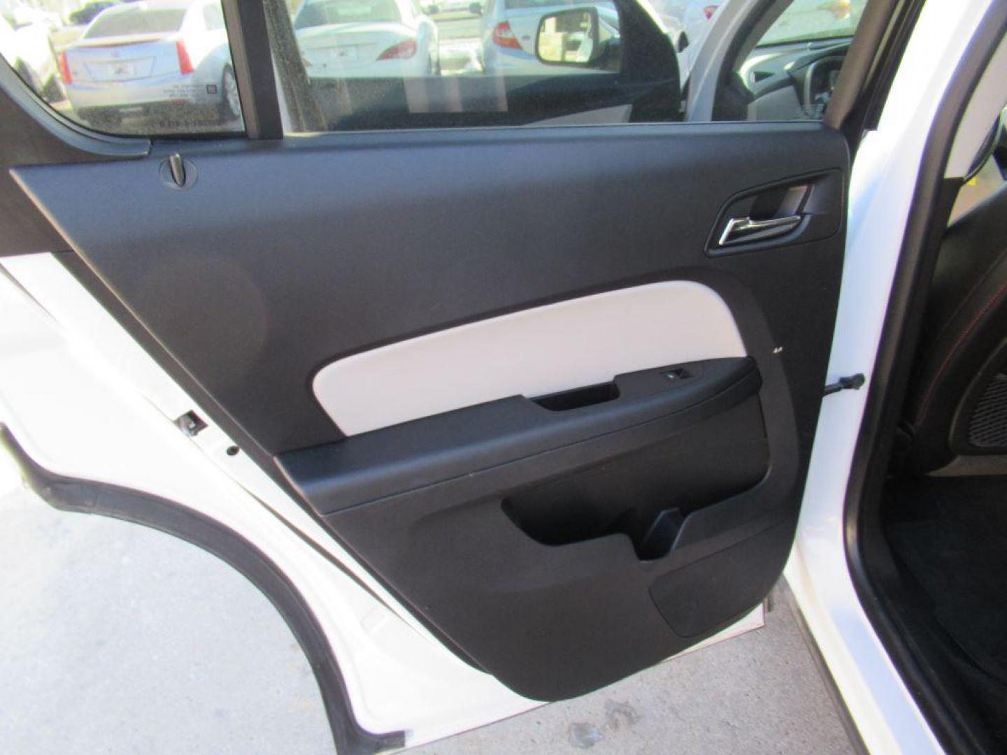 2016 WHITE CHEVROLET EQUINOX LTZ (2GNALDEK2G6) with an 2.4L engine, Automatic transmission, located at 908 SE 14th Street, Des Moines, IA, 50317, (515) 281-0330, 41.580303, -93.597046 - Photo#10