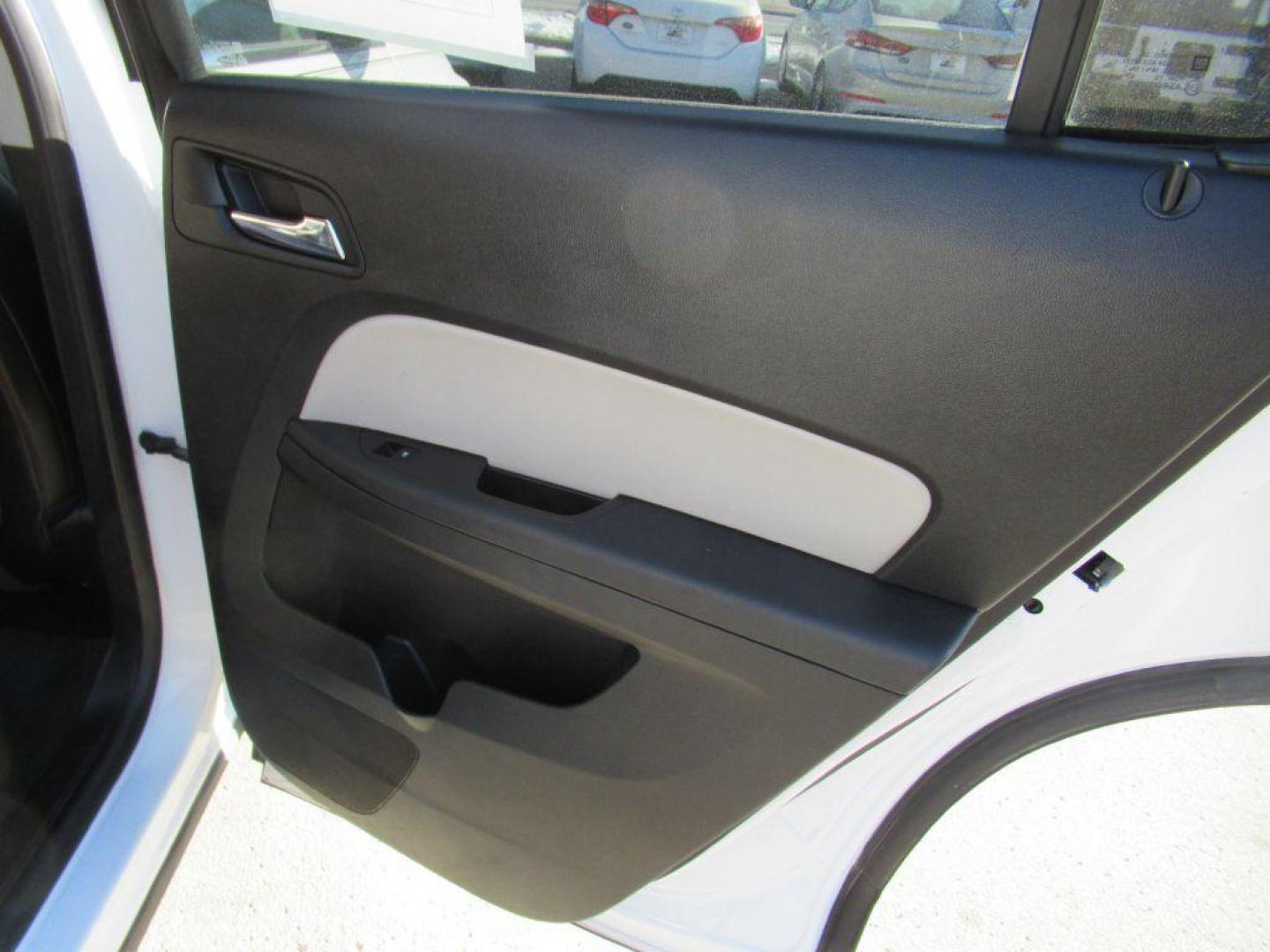 2016 WHITE CHEVROLET EQUINOX LTZ (2GNALDEK2G6) with an 2.4L engine, Automatic transmission, located at 908 SE 14th Street, Des Moines, IA, 50317, (515) 281-0330, 41.580303, -93.597046 - Photo#11