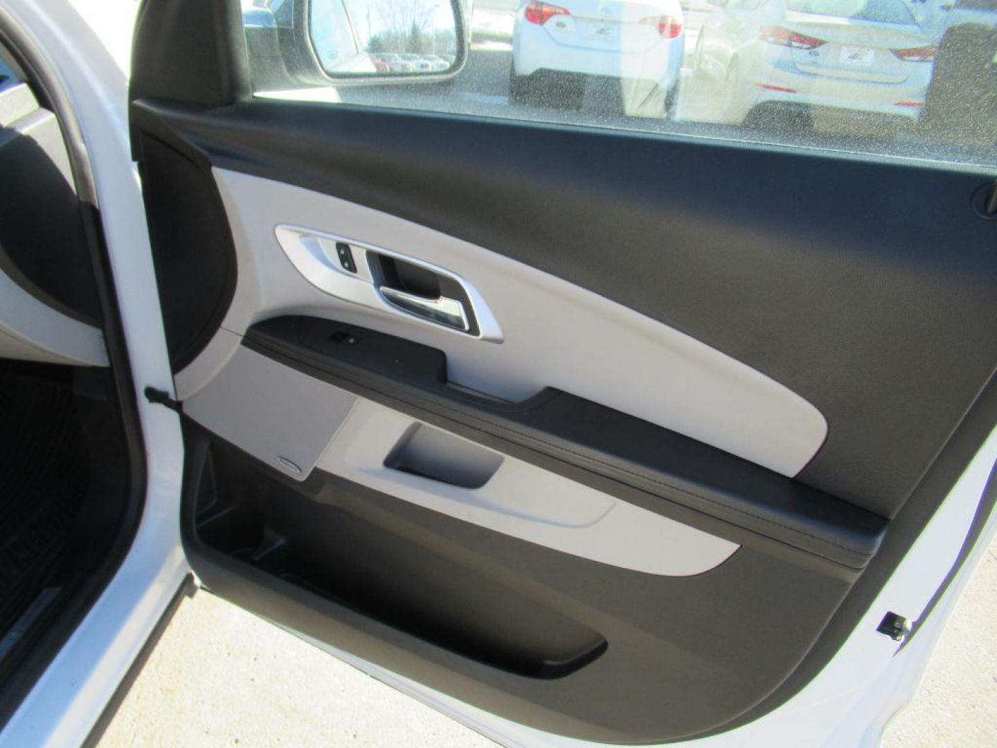 2016 WHITE CHEVROLET EQUINOX LTZ (2GNALDEK2G6) with an 2.4L engine, Automatic transmission, located at 908 SE 14th Street, Des Moines, IA, 50317, (515) 281-0330, 41.580303, -93.597046 - Photo#12