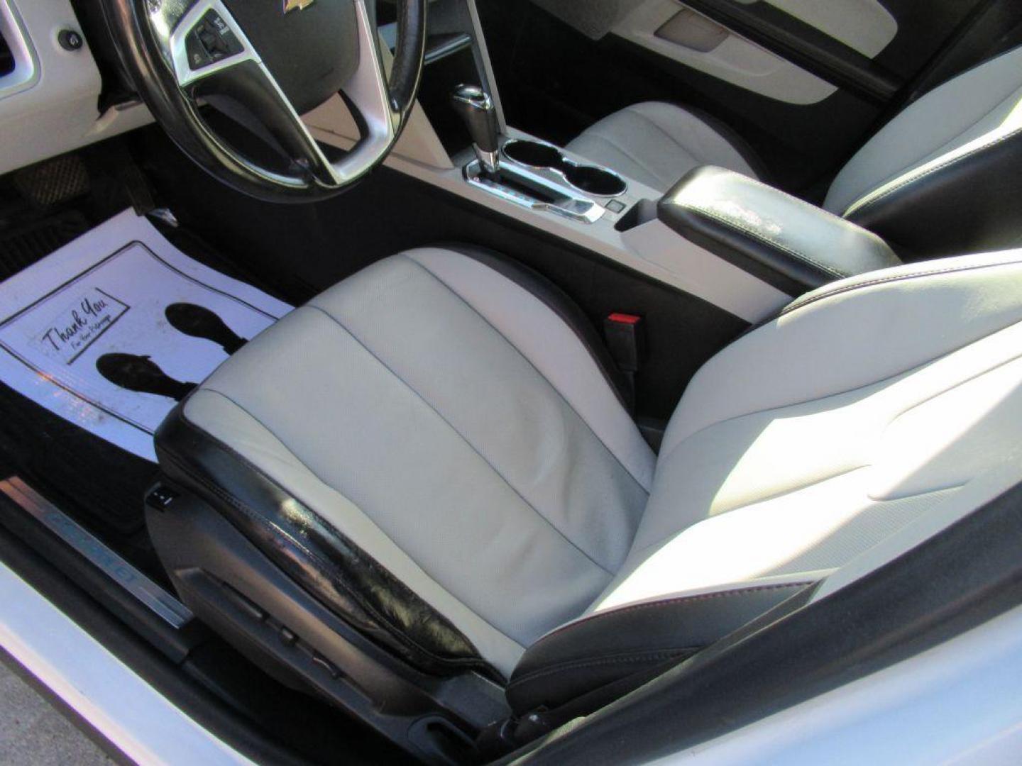 2016 WHITE CHEVROLET EQUINOX LTZ (2GNALDEK2G6) with an 2.4L engine, Automatic transmission, located at 908 SE 14th Street, Des Moines, IA, 50317, (515) 281-0330, 41.580303, -93.597046 - Photo#16